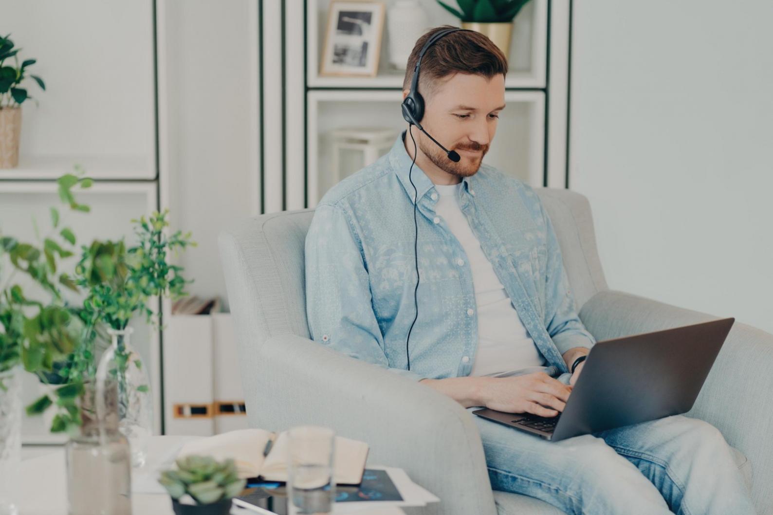 Collaborative learning environment for financial analysis